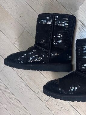 UGG Kids Classic Short Chunky Sequin Boots - Black - Size 13 Youth Sparkles!